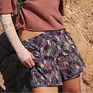 NWT Free people movement in the wild printed shorts!
